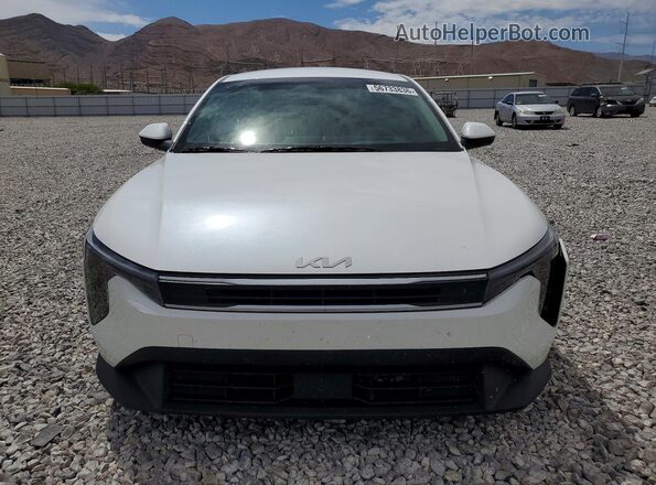 3KPFT4DE0SE145564 2025 KIA K4 White Front view