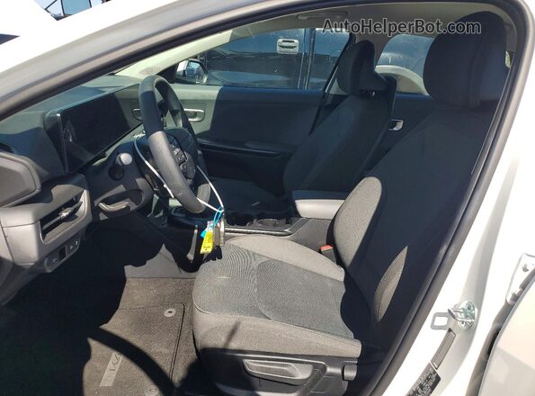 3KPFT4DE0SE206489 2025 KIA K4 White Front interior view