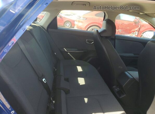 3KPFT4DE0SE249701 2025 KIA K4 Blue Vista de los asientos traseros