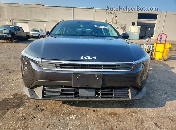3KPFT4DE0TE301944 2026 KIA K4 Gray Widok z przodu