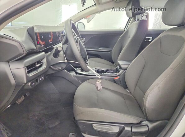 3KPFT4DE0TE319232 2026 KIA K4 White Vista interior delantera