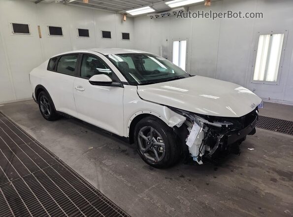 3KPFT4DE0TE319232 2026 KIA K4 White Vista interior de 360 grados