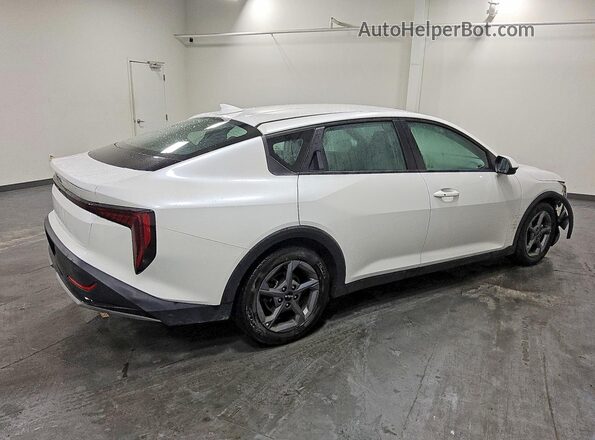 3KPFT4DE1SE038197 2025 KIA K4 White Հետևի աջ