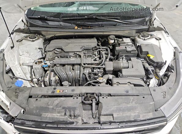 3KPFT4DE1SE038197 2025 KIA K4 White Սալոնի հետևի տեսք