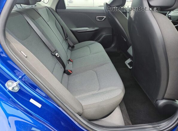 3KPFT4DE1SE097752 2025 KIA K4 Blue Vista de los asientos traseros