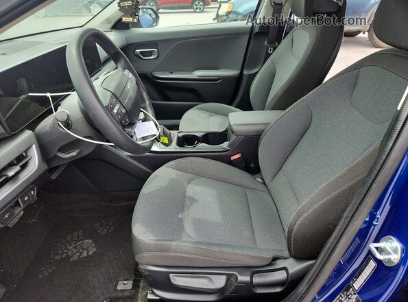 3KPFT4DE1SE097752 2025 KIA K4 Blue Vista interior delantera