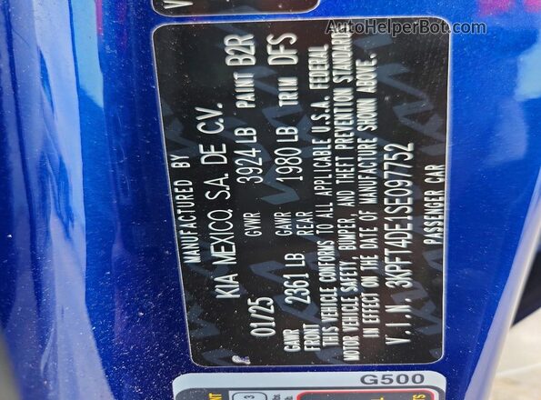 3KPFT4DE1SE097752 2025 KIA K4 Blue Vista del compartimento del motor
