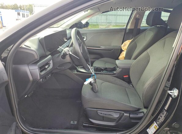 3KPFT4DE1SE131592 2025 KIA K4 Black Vista interior delantera