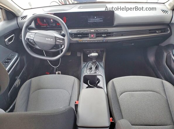 3KPFT4DE1SE132841 2025 KIA K4 White Dashboard view