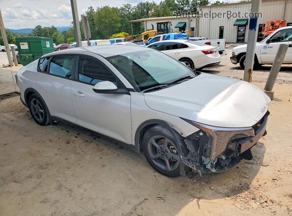 3KPFT4DE1SE132841 2025 KIA K4 White Front right