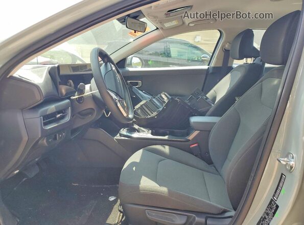 3KPFT4DE1SE140177 2025 KIA K4 Green Vista interior delantera