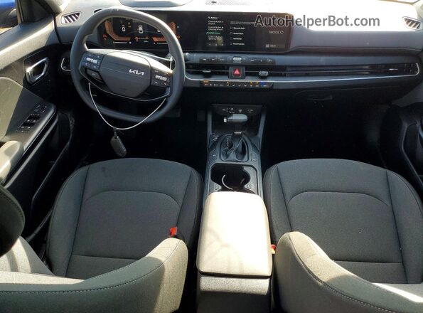 3KPFT4DE1SE187693 2025 KIA K4 Blue Առջևի վահանակի տեսք