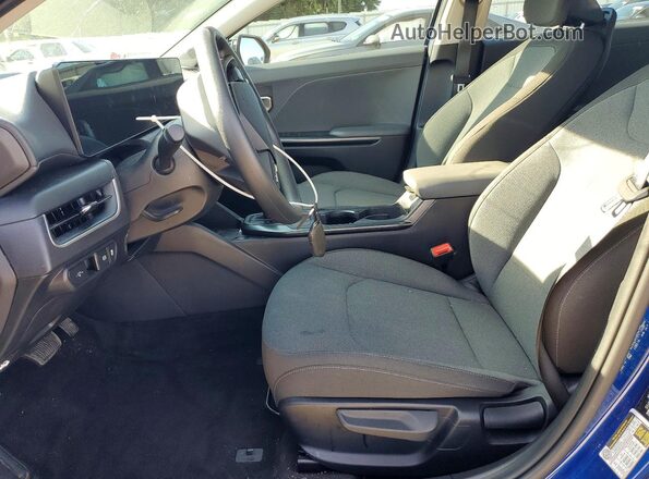 3KPFT4DE1SE187693 2025 KIA K4 Blue Սալոնի դիմացի տեսք