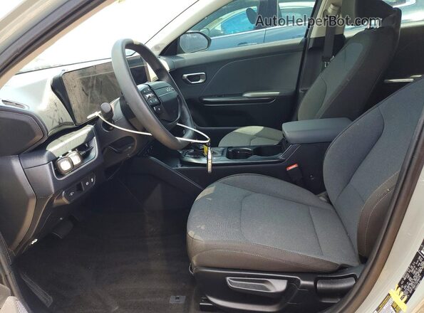 3KPFT4DE1TE294079 2026 KIA K4 Gray Front interior view