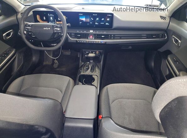 3KPFT4DE2SE022381 2025 KIA K4 Black Առջևի վահանակի տեսք
