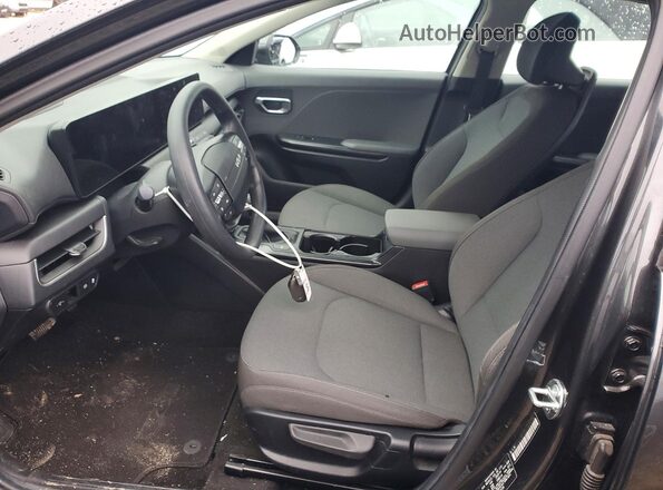 3KPFT4DE2SE040136 2025 KIA K4 Серый Вид салона спереди