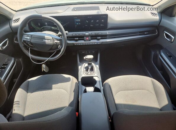 3KPFT4DE2SE072665 2025 KIA K4 Gray Vista del salpicadero