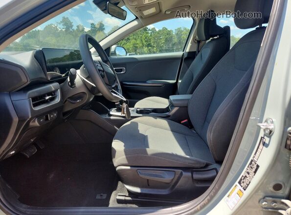3KPFT4DE2SE072665 2025 KIA K4 Gray Vista interior delantera