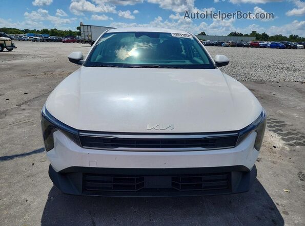 3KPFT4DE2SE083262 2025 KIA K4 White Front view