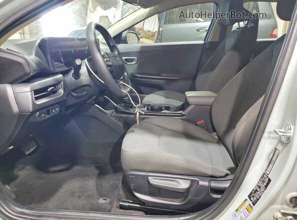 3KPFT4DE2SE184012 2025 KIA K4 Серый Вид салона спереди