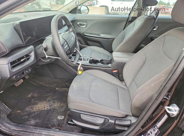 3KPFT4DE2SE213640 2025 KIA K4 Black Вид салону спереду