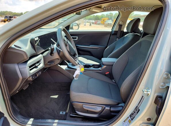 3KPFT4DE2TE314792 2026 KIA K4 Gray Front interior view