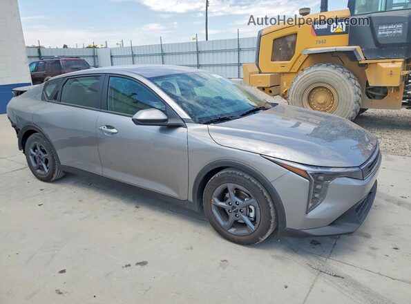 3KPFT4DE2TE351129 2026 KIA K4 Gray Առջևի աջ