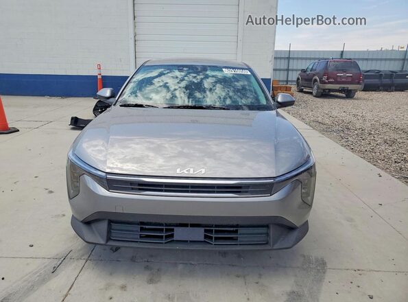 3KPFT4DE2TE351129 2026 KIA K4 Gray Դիմացի տեսք