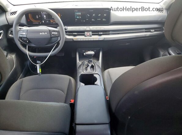 3KPFT4DE2TE351129 2026 KIA K4 Gray Առջևի վահանակի տեսք