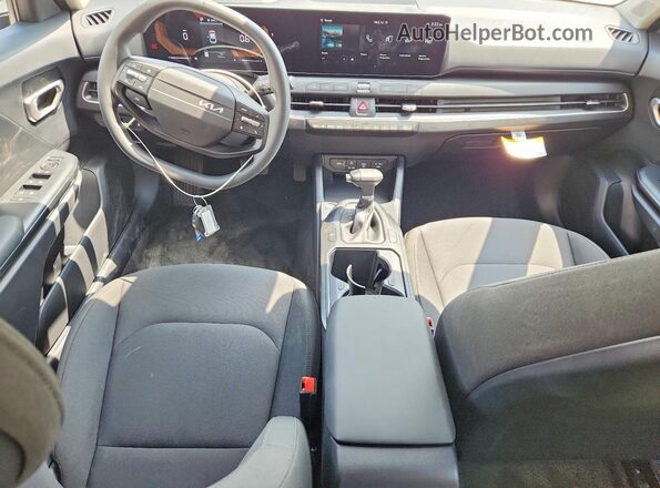 3KPFT4DE2TE354404 2026 KIA K4 Blue Dashboard view
