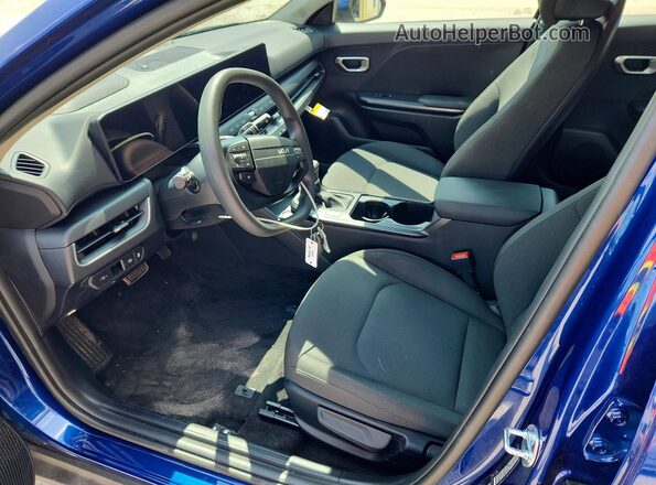 3KPFT4DE2TE354404 2026 KIA K4 Blue Front interior view