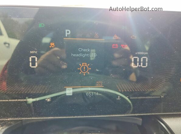3KPFT4DE3SE006738 2025 KIA K4 Red ხელსაწყოთა პანელის ხედი