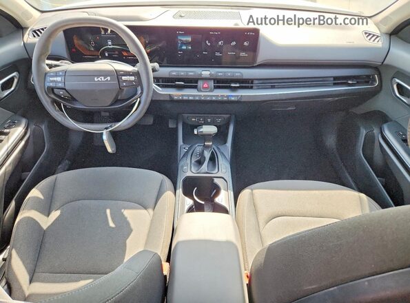 3KPFT4DE3SE034149 2025 KIA K4 White Vista del salpicadero
