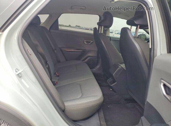 3KPFT4DE3SE100425 2025 KIA K4 Gray Vista de los asientos traseros