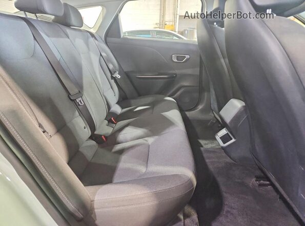 3KPFT4DE3SE101655 2025 KIA K4 Gray Vista de los asientos traseros