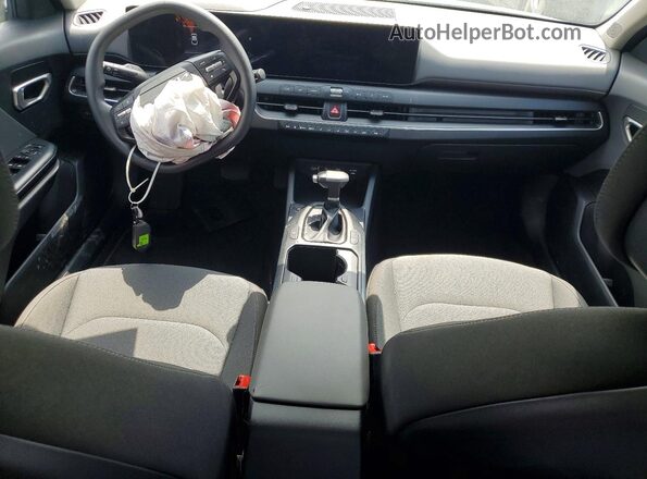 3KPFT4DE3SE217261 2025 KIA K4 Gray წინა პანელის ხედი