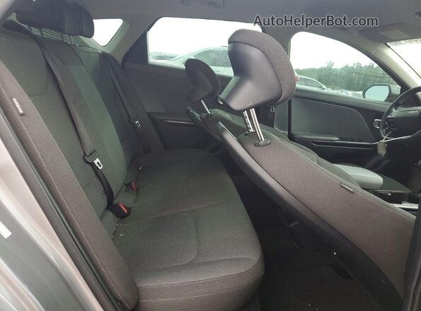 3KPFT4DE4SE028618 2025 KIA K4 Gray უკანა სავარძლების ხედი