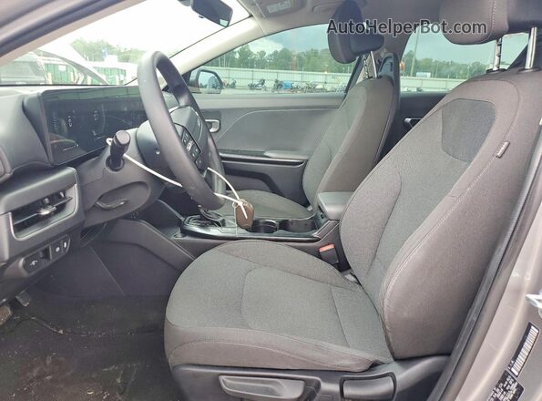 3KPFT4DE4SE028618 2025 KIA K4 Gray წინა სალონის ხედი
