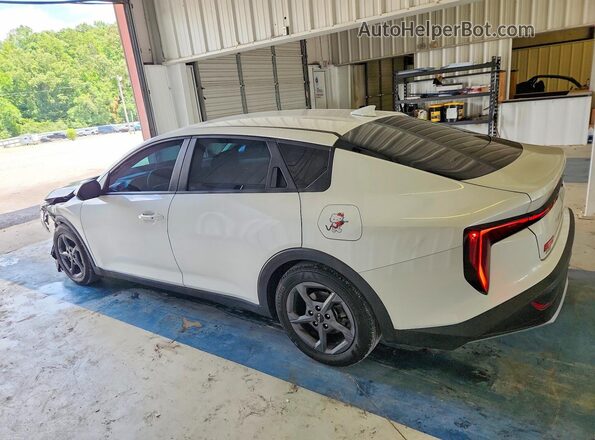 3KPFT4DE4SE034967 2025 KIA K4 White უკანა მარცხენა