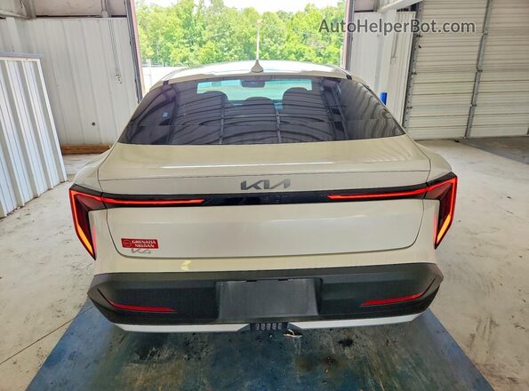 3KPFT4DE4SE034967 2025 KIA K4 White უკანა ხედი