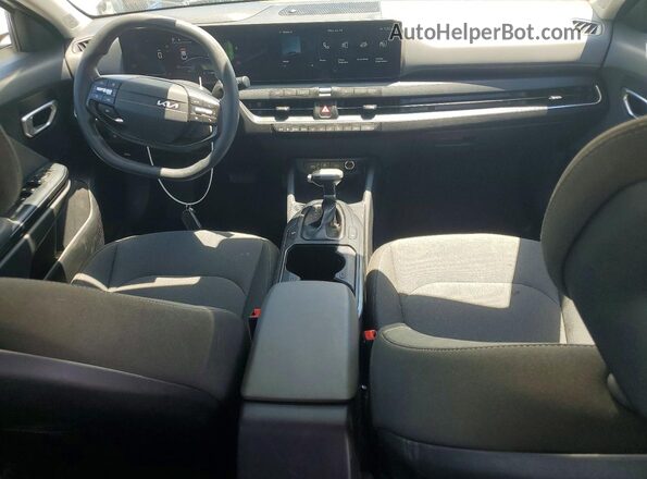 3KPFT4DE4SE065054 2025 KIA K4 White Вид панелі приладів