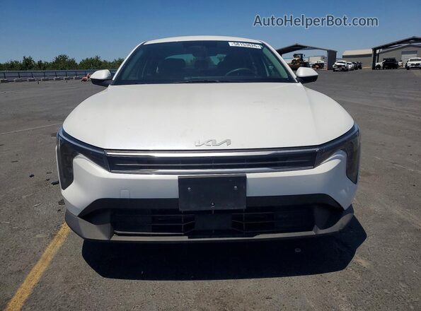 3KPFT4DE4SE065054 2025 KIA K4 White Вид спереду