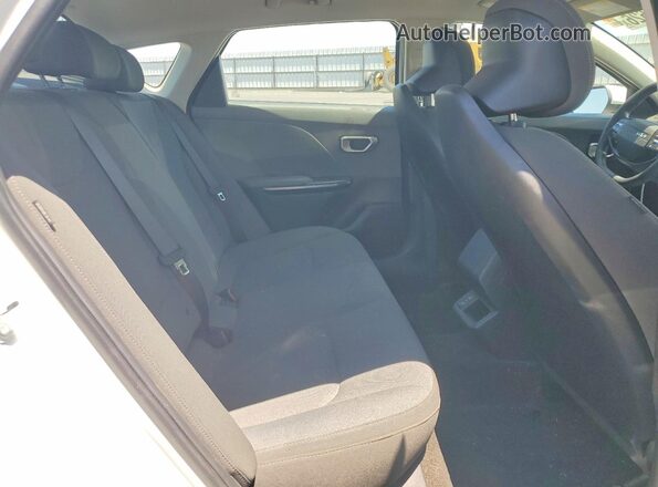 3KPFT4DE4SE065054 2025 KIA K4 White Вид задніх сидінь