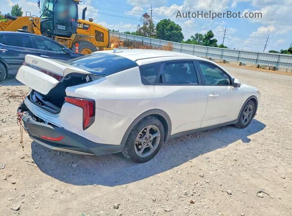 3KPFT4DE4SE078595 2025 KIA K4 White Rear right