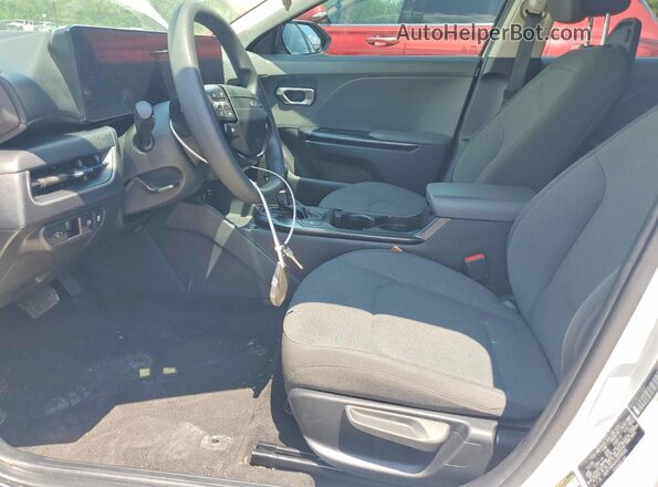 3KPFT4DE4SE078595 2025 KIA K4 White Front interior view