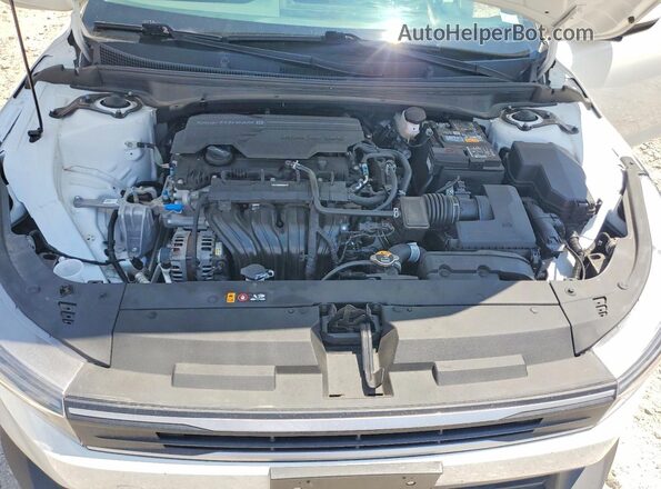 3KPFT4DE4SE078595 2025 KIA K4 White Rear interior view