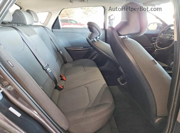 3KPFT4DE4SE084476 2025 KIA K4 Gray Vista de los asientos traseros