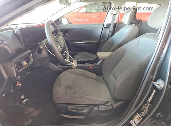 3KPFT4DE4SE084476 2025 KIA K4 Gray Vista interior delantera