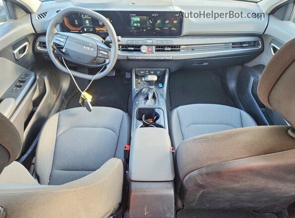 3KPFT4DE4SE090942 2025 KIA K4 Charcoal წინა პანელის ხედი