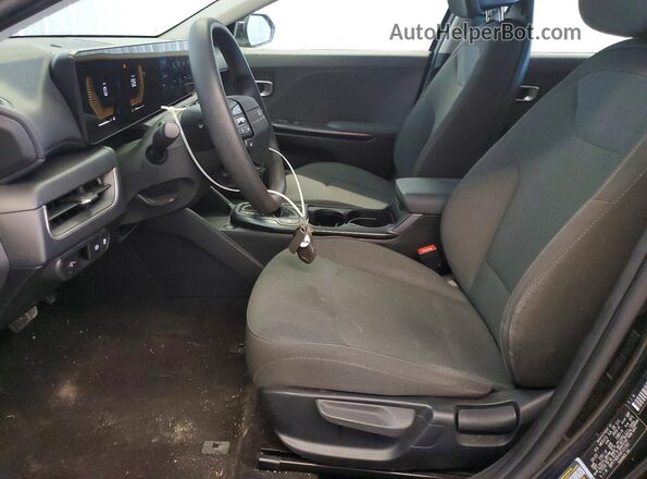3KPFT4DE4SE121591 2025 KIA K4 Black Widok wnętrza z przodu